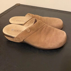 Aragon Comfortable Engineering By New Balance Women Size 9 D, Tan